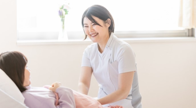 駒込病院で患者に寄り添う看護師