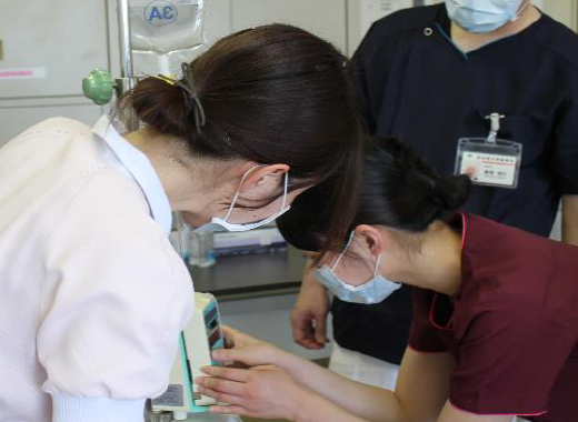 公式看護部研修・教育制度に掲載される看護スタッフの実践場面