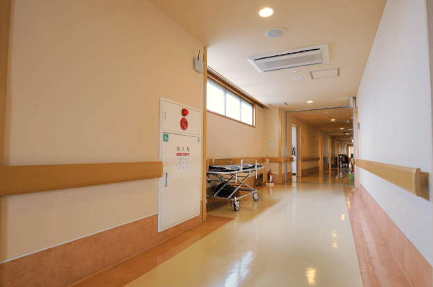 公式院内紹介に掲載された病棟の廊下