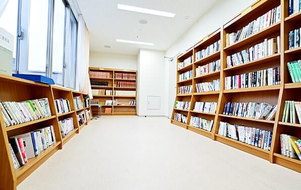 施設紹介:東棟9階の患者図書館