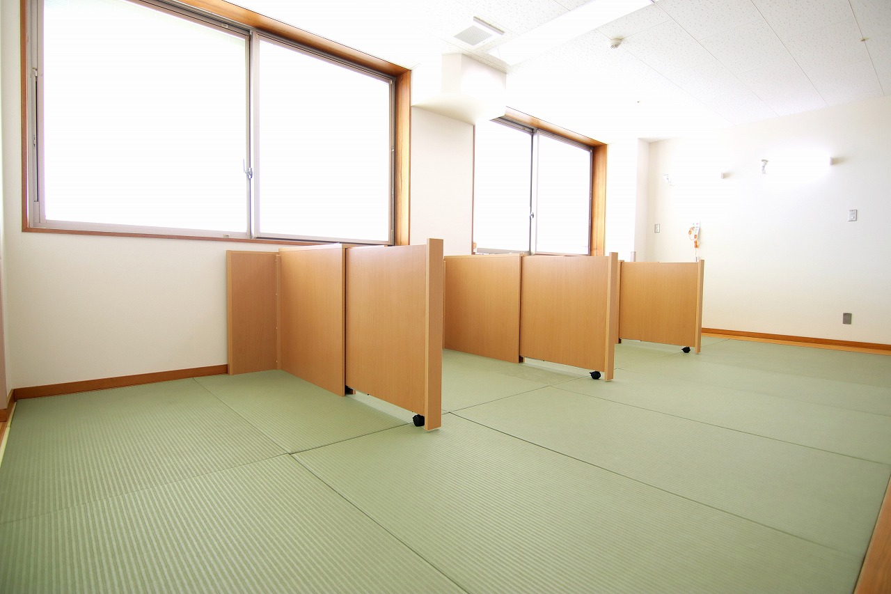 公式の院内紹介に掲載された無人の畳部屋