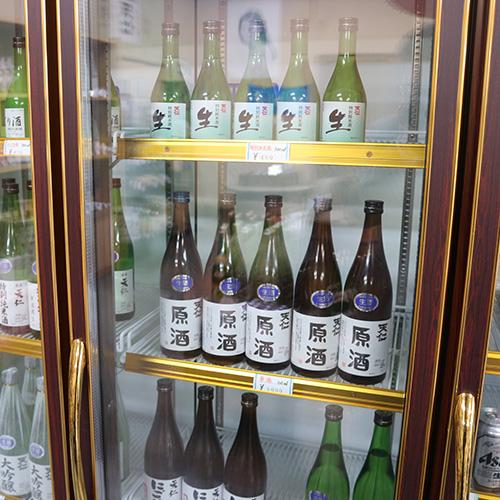 公式トップの店舗案内に掲載された、生酒を冷蔵するケース