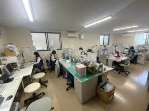 公式の訪問診療案内に掲載された訪問診療センターの室内写真