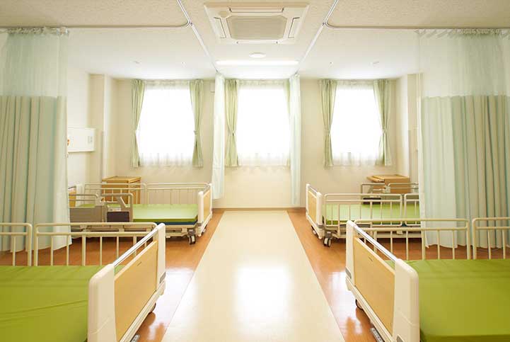 公式施設案内に掲載された4人部屋の病室