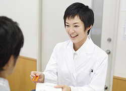 よろづ屋薬局柏店 の写真